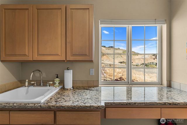 591 Daniels Drive NE, East Wenatchee, WA 98802