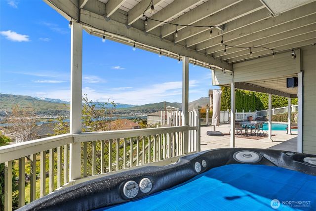 591 Daniels Drive NE, East Wenatchee, WA 98802