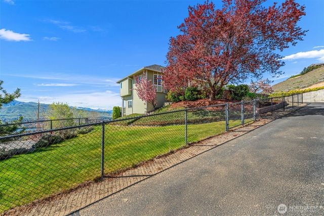 591 Daniels Drive NE, East Wenatchee, WA 98802