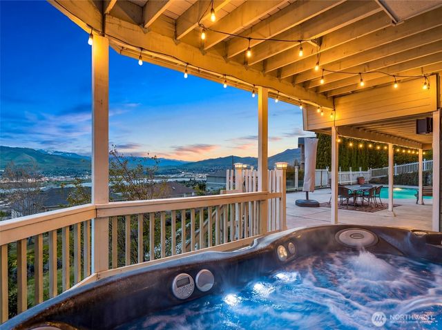 591 Daniels Drive NE, East Wenatchee, WA 98802