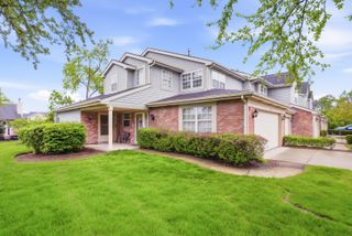 1441 GREENS Court B, Glendale Heights, IL 60139