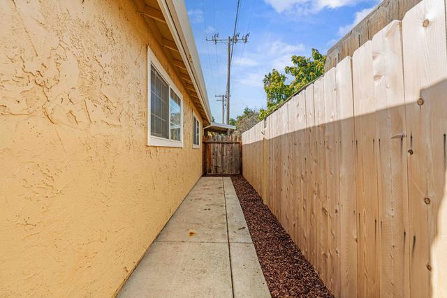 2165 Sharon Way, Modesto, CA 95350