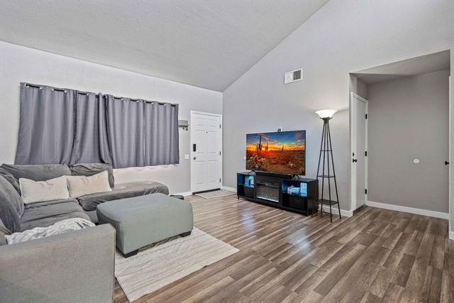 2165 Sharon Way, Modesto, CA 95350