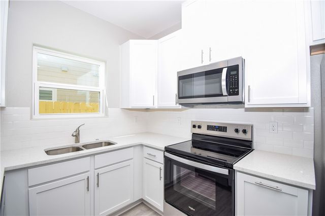 3023 Sabinas St, Corpus Christi, TX 78405