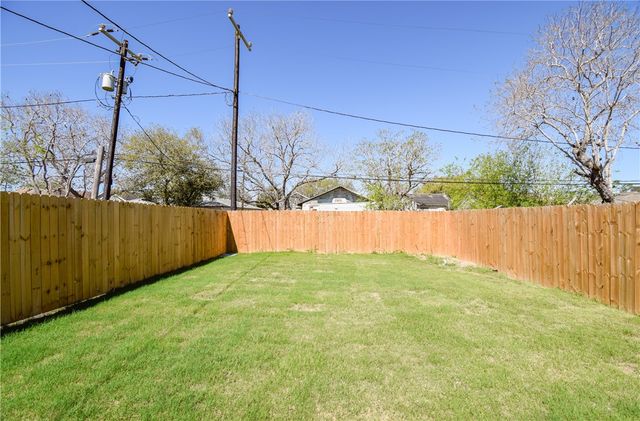 3023 Sabinas St, Corpus Christi, TX 78405