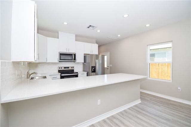 3023 Sabinas St, Corpus Christi, TX 78405