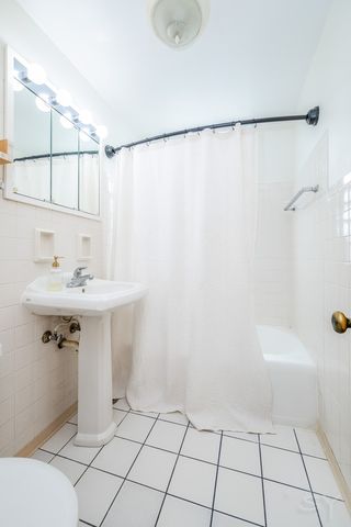 7535 Kenton Avenue, Skokie, IL 60076