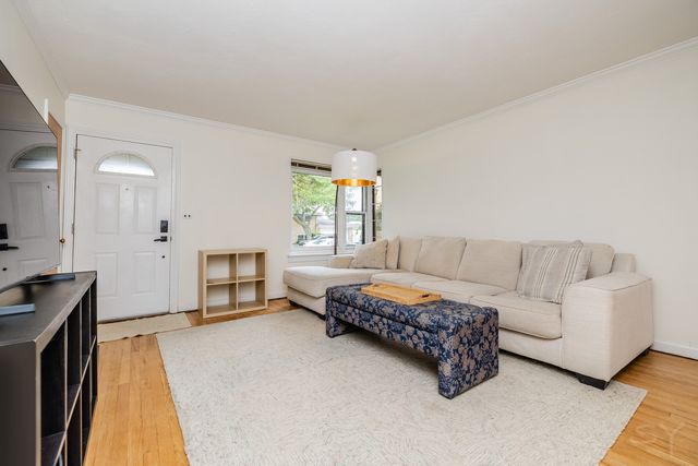 7535 Kenton Avenue, Skokie, IL 60076