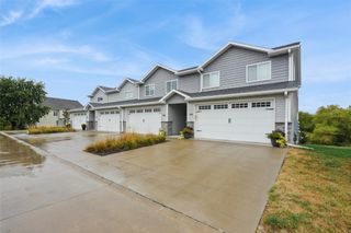 906 Summerset Place, Indianola, IA 50125