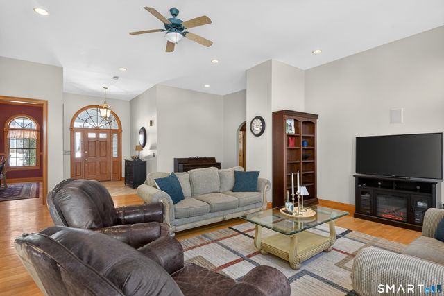 174 Westfort Drive, Meriden, CT 06451