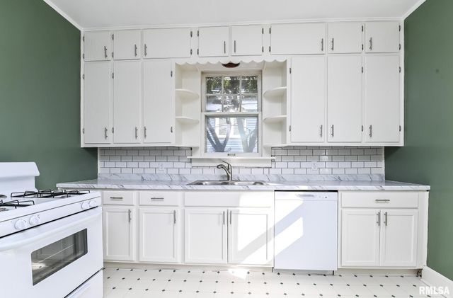 1622 W CALLENDER Street, Peoria, IL 61606