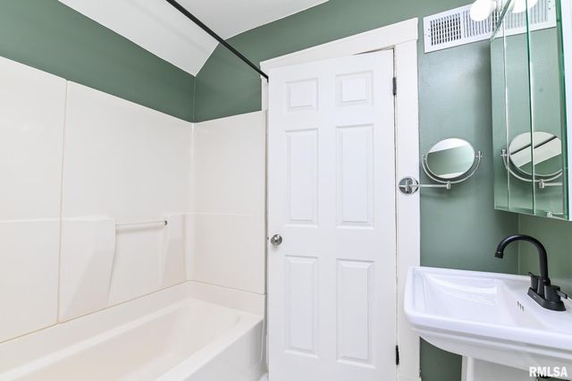 1622 W CALLENDER Street, Peoria, IL 61606