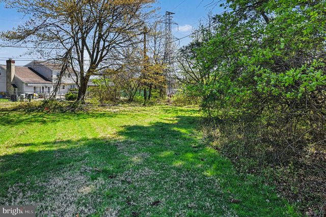 1701 HARMON RD, Conshohocken, PA 19428