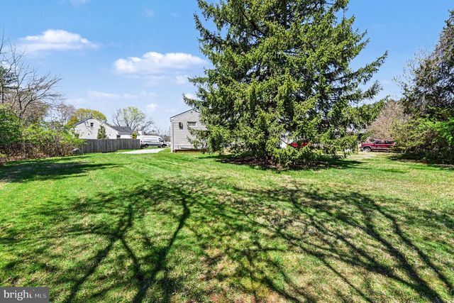 1701 HARMON RD, Conshohocken, PA 19428