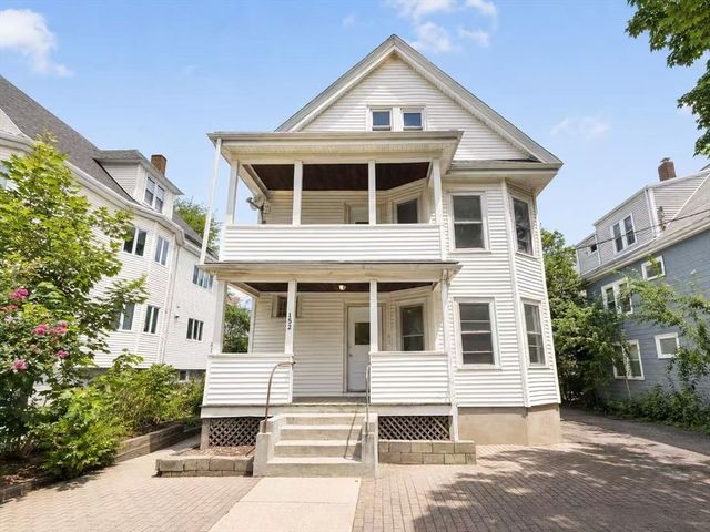 152 Spruce St 1, Watertown, MA 02472
