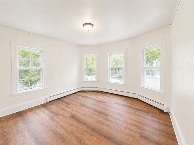 152 Spruce St 1, Watertown, MA 02472