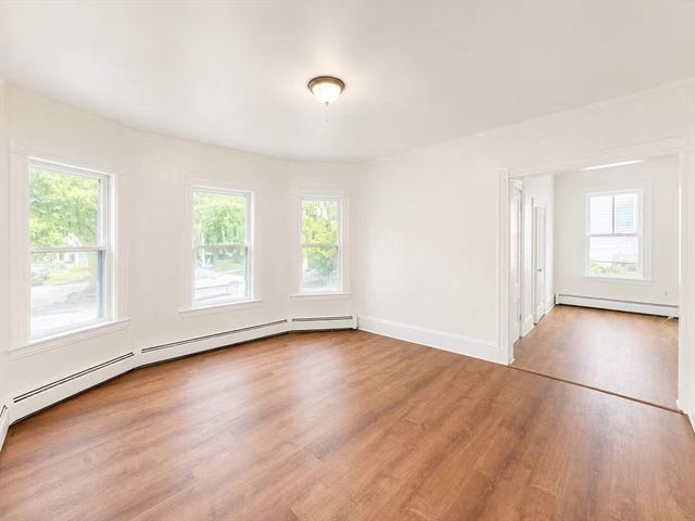 152 Spruce St 1, Watertown, MA 02472