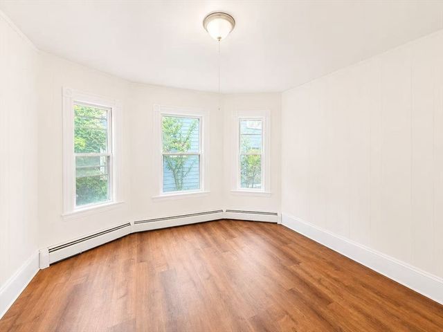 152 Spruce St 1, Watertown, MA 02472