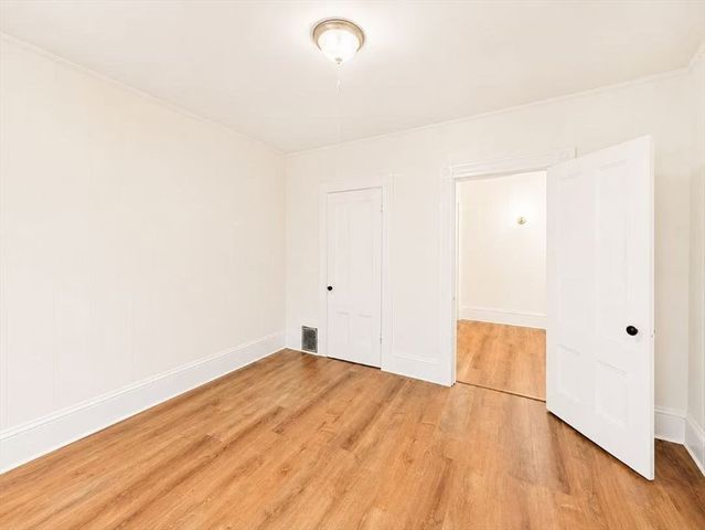 152 Spruce St 1, Watertown, MA 02472