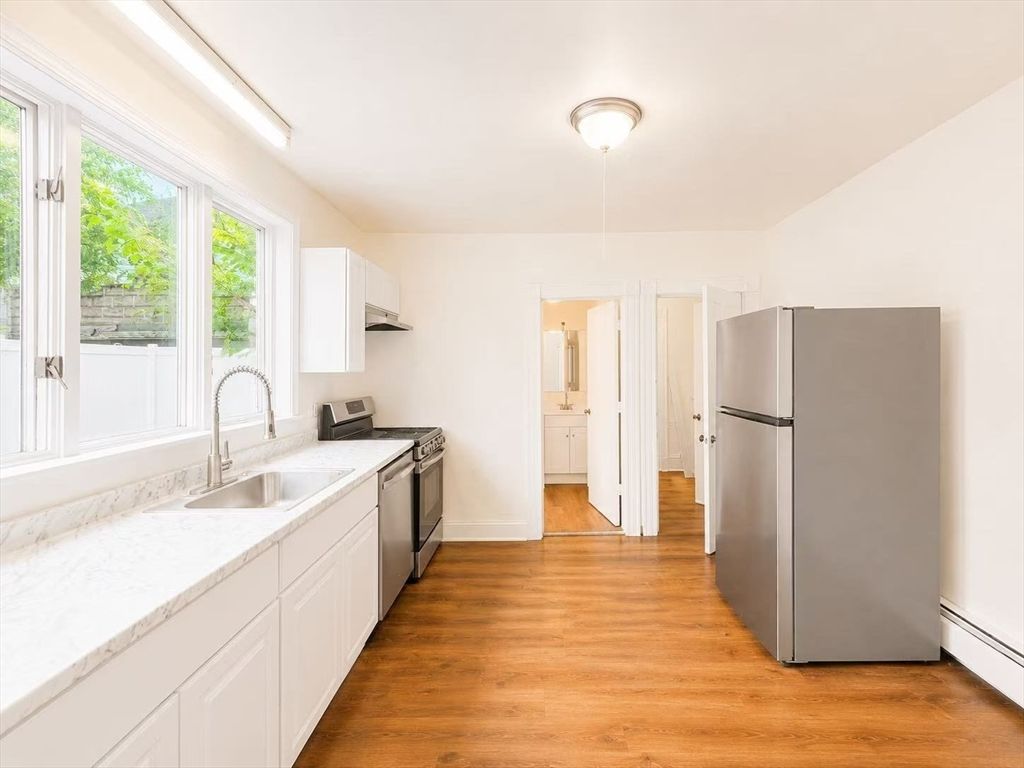 152 Spruce St 1, Watertown, MA 02472