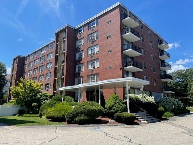 20 Hammond Pond Pkwy 208, Newton, MA 02467