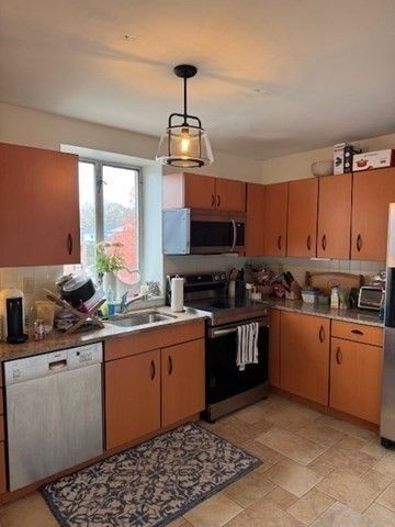 20 Hammond Pond Pkwy 208, Newton, MA 02467