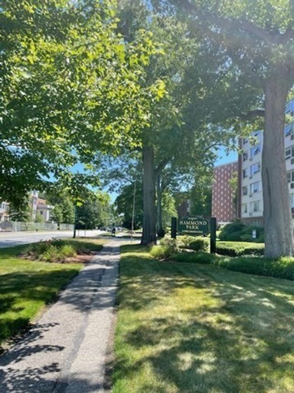 20 Hammond Pond Pkwy 208, Newton, MA 02467