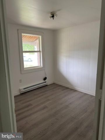 130 WHITE OAK RD, White Post, VA 22663