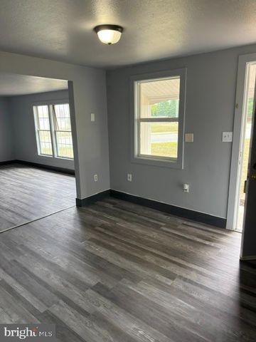 130 WHITE OAK RD, White Post, VA 22663