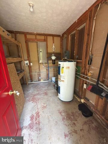 130 WHITE OAK RD, White Post, VA 22663