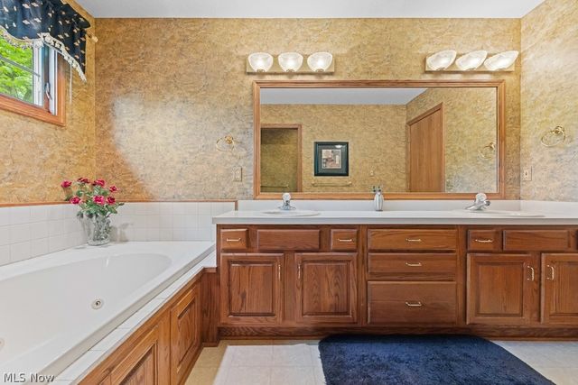 6962 Mapleridge Circle NW, Canton, OH 44718