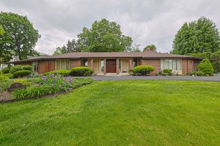 9 Camelot Drive, Oak Brook, IL 60523