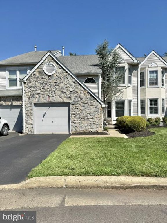 16 MARTIN CT, Newtown, PA 18940