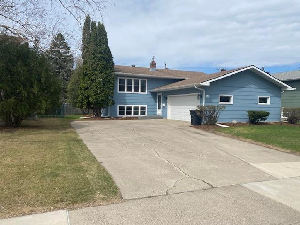 1413 21st Street S, Fargo, ND 58103