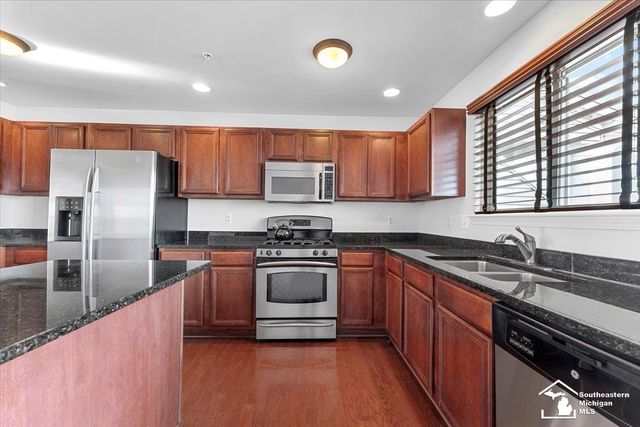 2767 Riverside Drive, Trenton, MI 48173