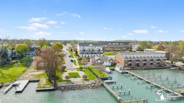 2767 Riverside Drive, Trenton, MI 48173