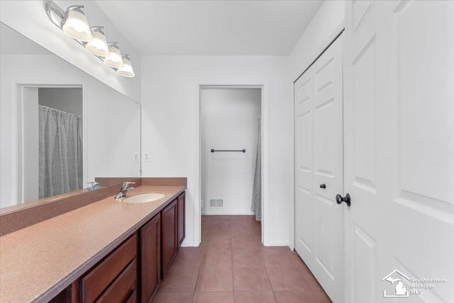 2767 Riverside Drive, Trenton, MI 48173