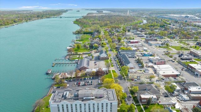 2767 Riverside Drive, Trenton, MI 48173