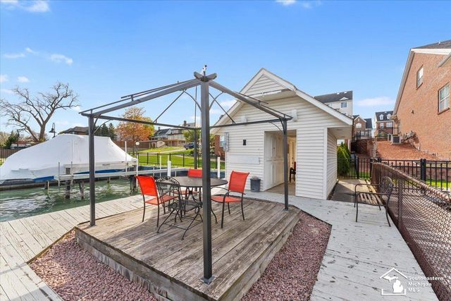 2767 Riverside Drive, Trenton, MI 48173