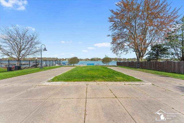 2767 Riverside Drive, Trenton, MI 48173