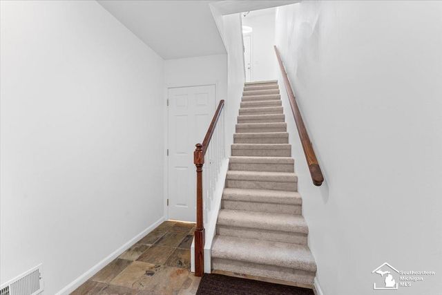 2767 Riverside Drive, Trenton, MI 48173