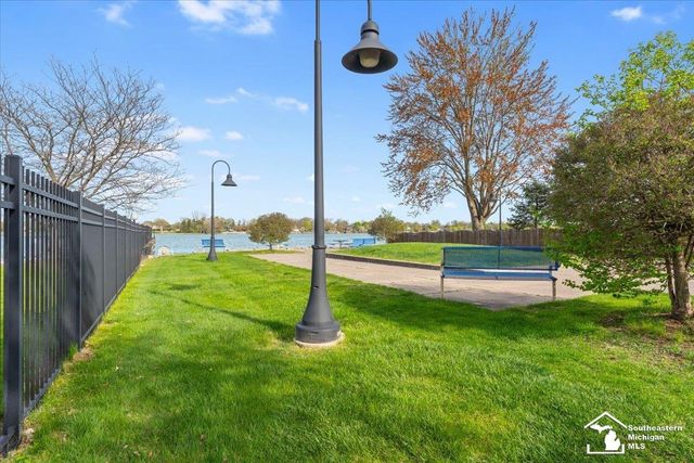 2767 Riverside Drive, Trenton, MI 48173