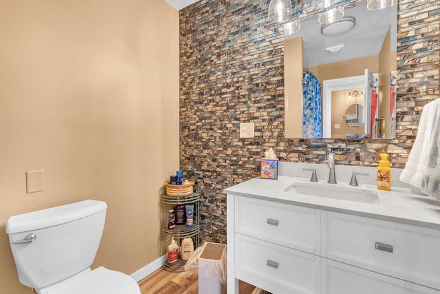 5587 W In-10, Demotte, IN 46310