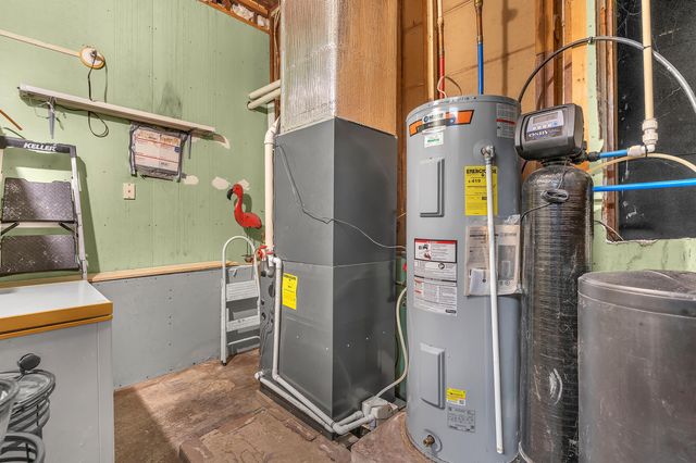 5587 W In-10, Demotte, IN 46310