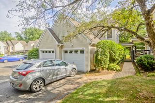 15 Castlegate Dr A, Springfield, MA 01129