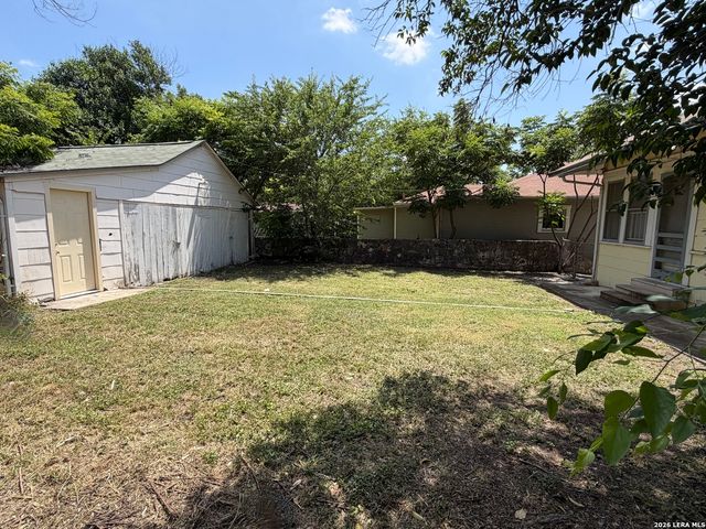 629 E PARK AVE, San Antonio, TX 78212