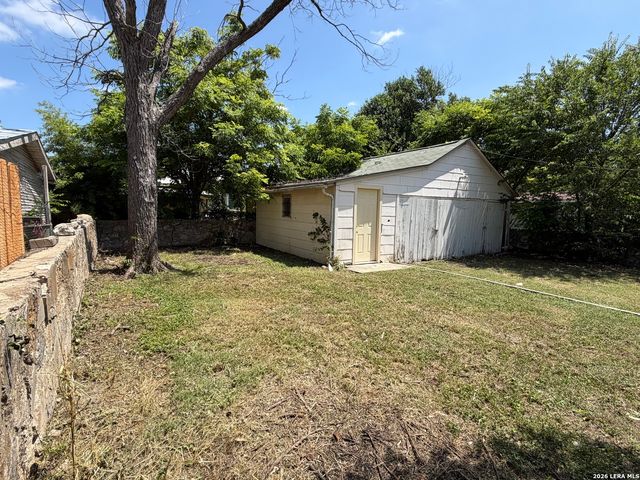 629 E PARK AVE, San Antonio, TX 78212