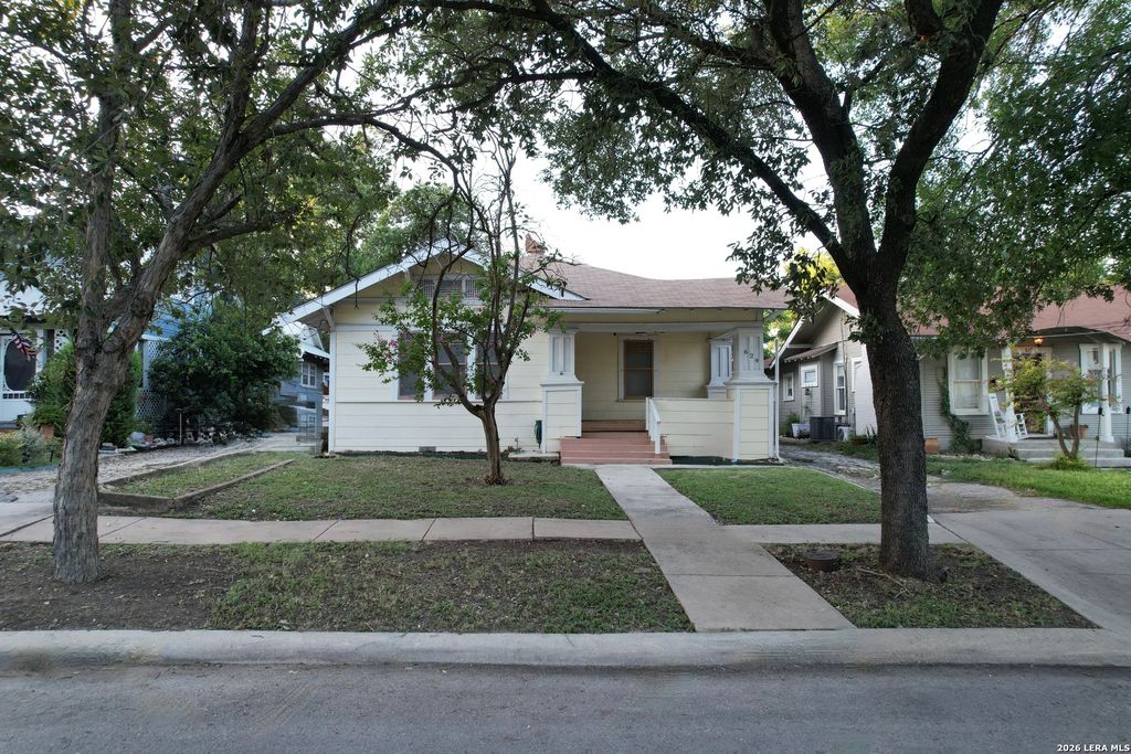 629 E PARK AVE, San Antonio, TX 78212