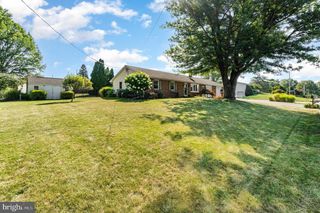 31 CARDINAL DR, Carlisle, PA 17015