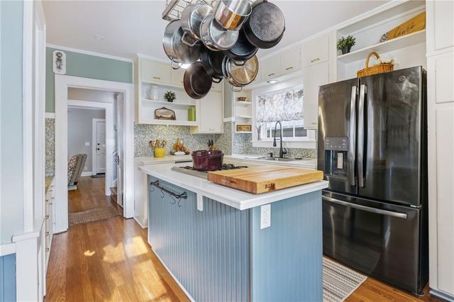 6133 BROOKSIDE Boulevard, Kansas City, MO 64113